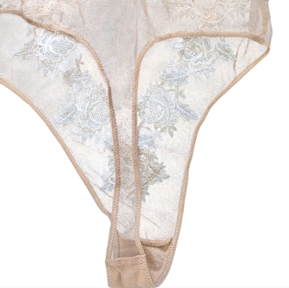 Victoria’s Secret Sheer Mesh Lace Bodysuit Nude White Floral Appliqué Size S - Picture 4 of 13